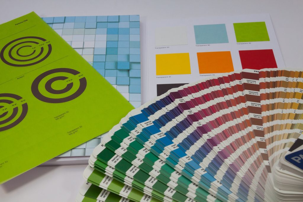 Different color palettes on the table.
